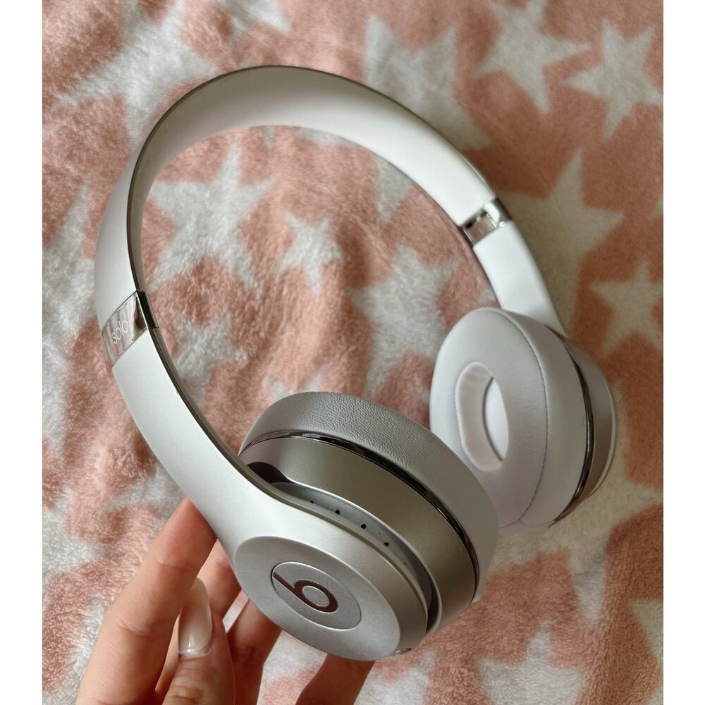 Silver Beats by Dr. Dre Solo 3 Wireless On-Ear Headphones - Picture 3 of 12